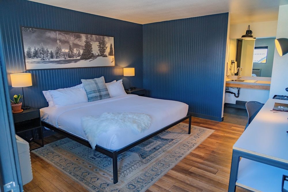 Gravity Haus Winter Park Rambler: King