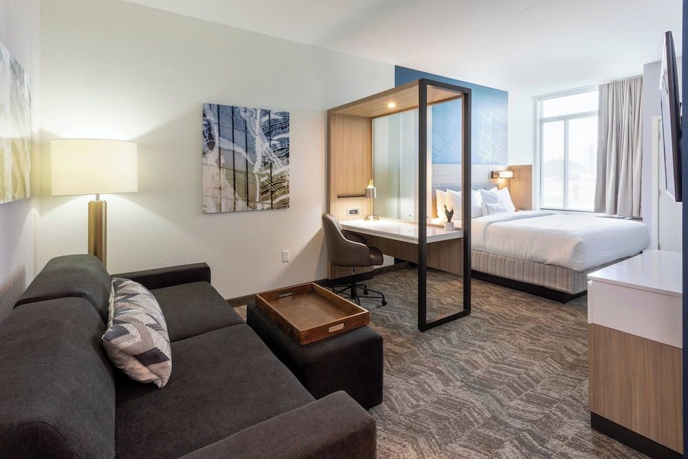 Suite, 1 King Bed (Hearing Accessible)