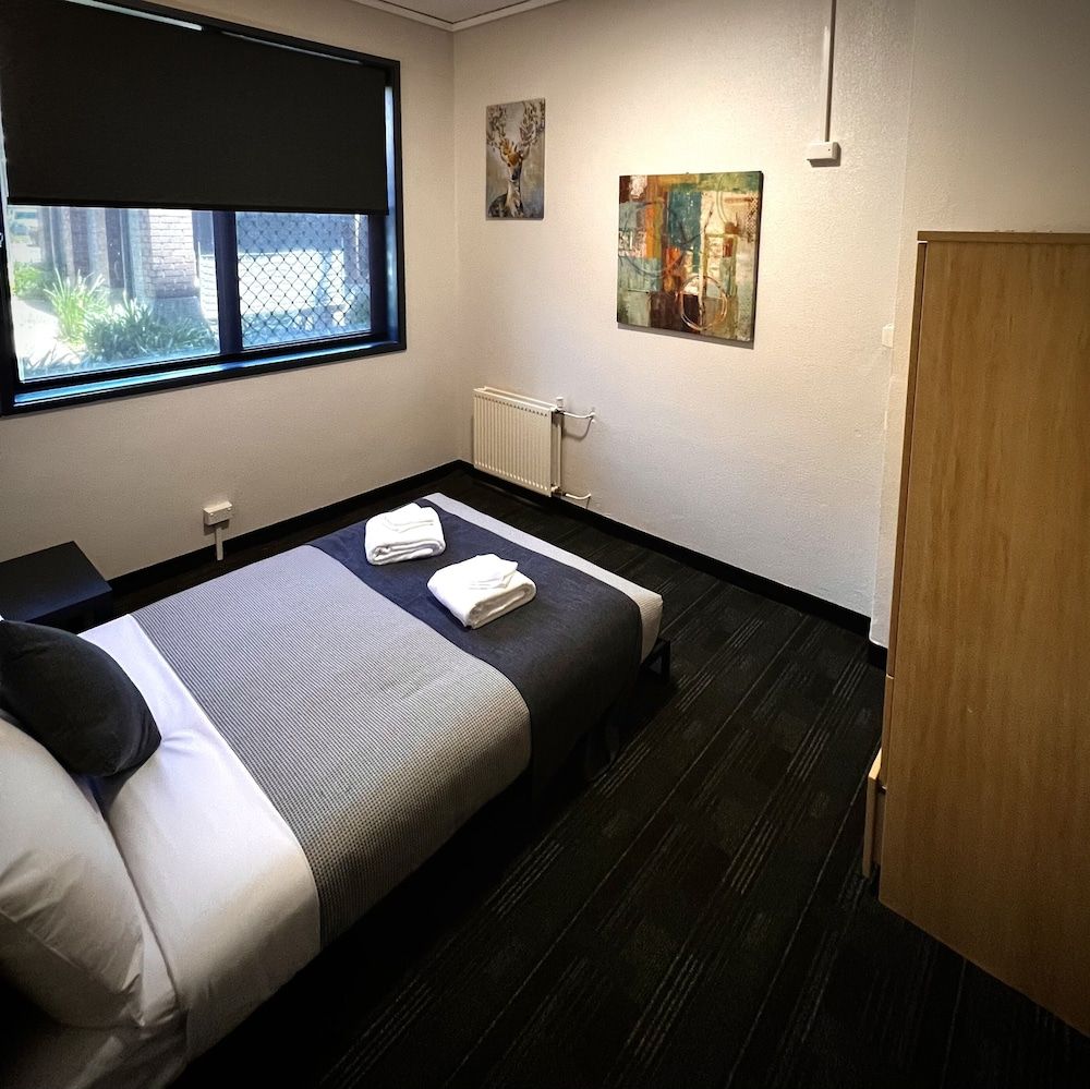 Canberra Accommodation Centre Standard Double Room with Shared Bathroom 3