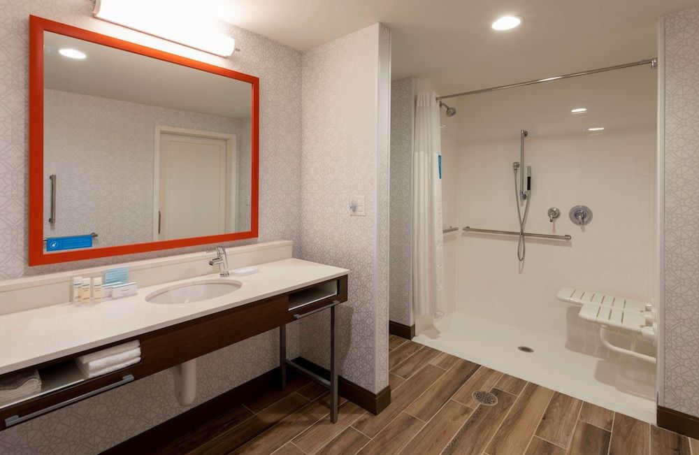 Studio, 1 King Bed, Accessible, Refrigerator & Microwave