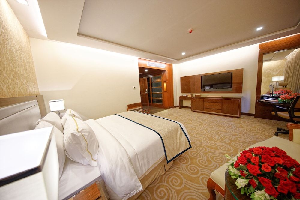 Deluxe Double Room, 1 King Bed (Deluxe King Room)