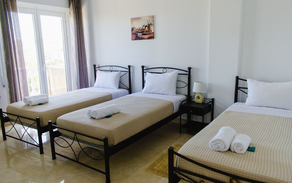 Nikolakakis Rooms Lavrio Apartment, 2 Bedrooms (1 Double and 2 Twin) 5