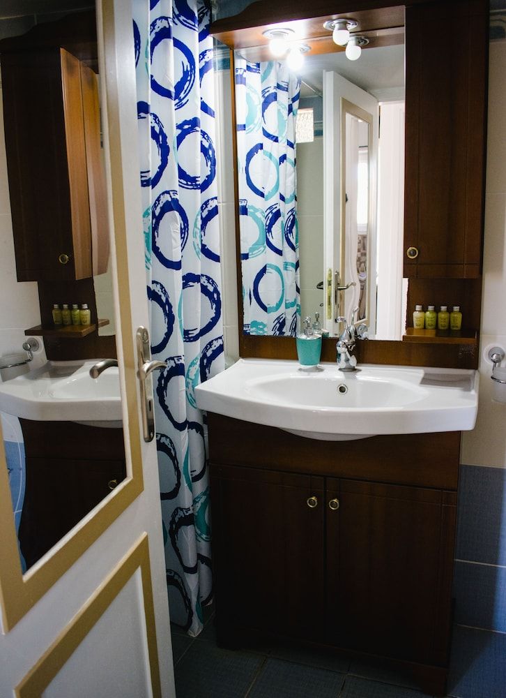 Nikolakakis Rooms Lavrio Apartment, 2 Bedrooms (All Single beds) 3