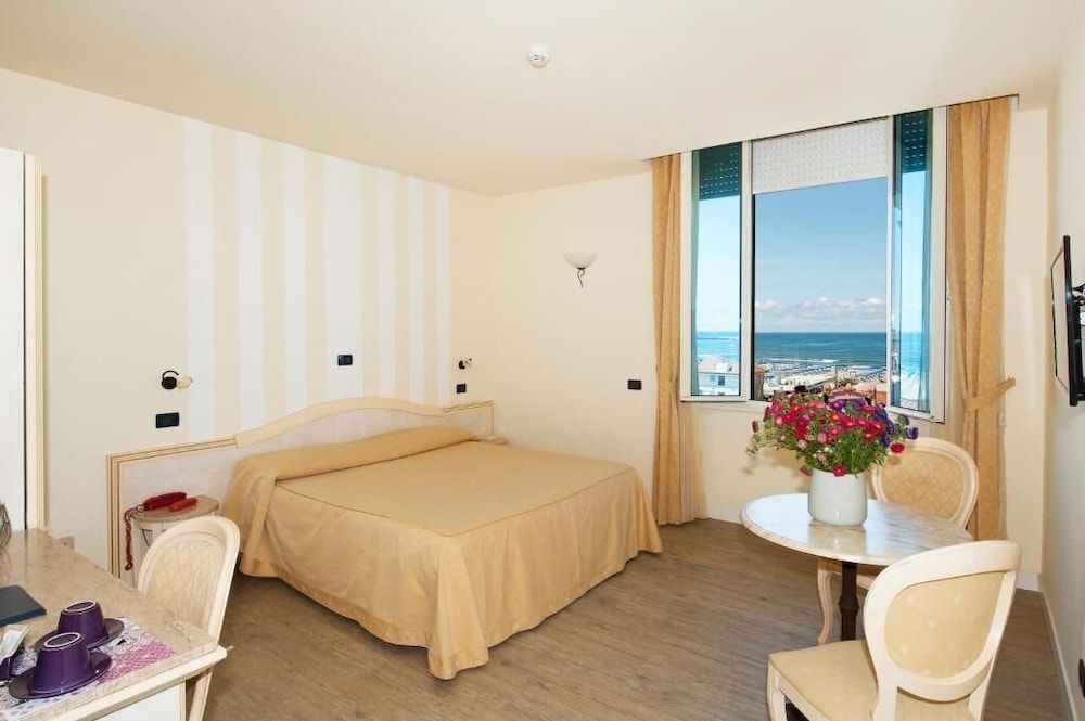 Hotel London Double or Twin Room, Sea View
