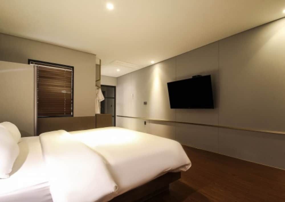Hound Hotel Changwon - Jinhae Yongwon Royal Suite 3
