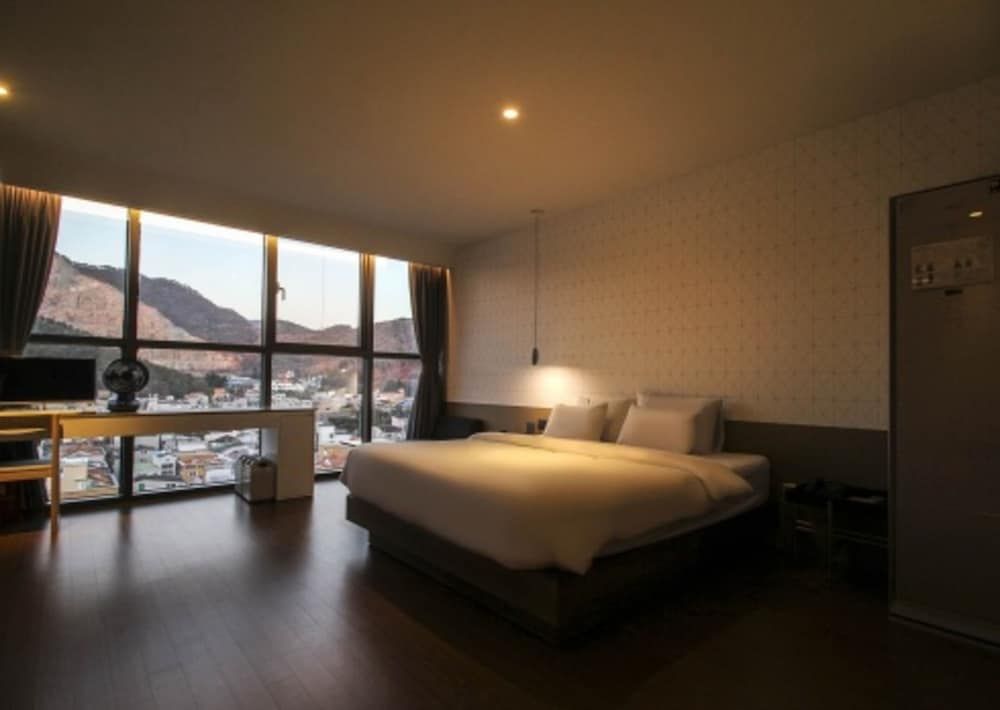 Hound Hotel Changwon - Jinhae Yongwon Royal Suite 2