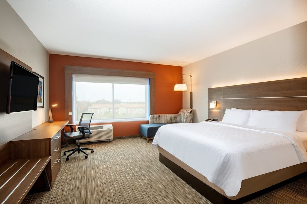 Standard Room, 1 King Bed, Accessible (Comm, Mobil, Access, Roll Shwr)