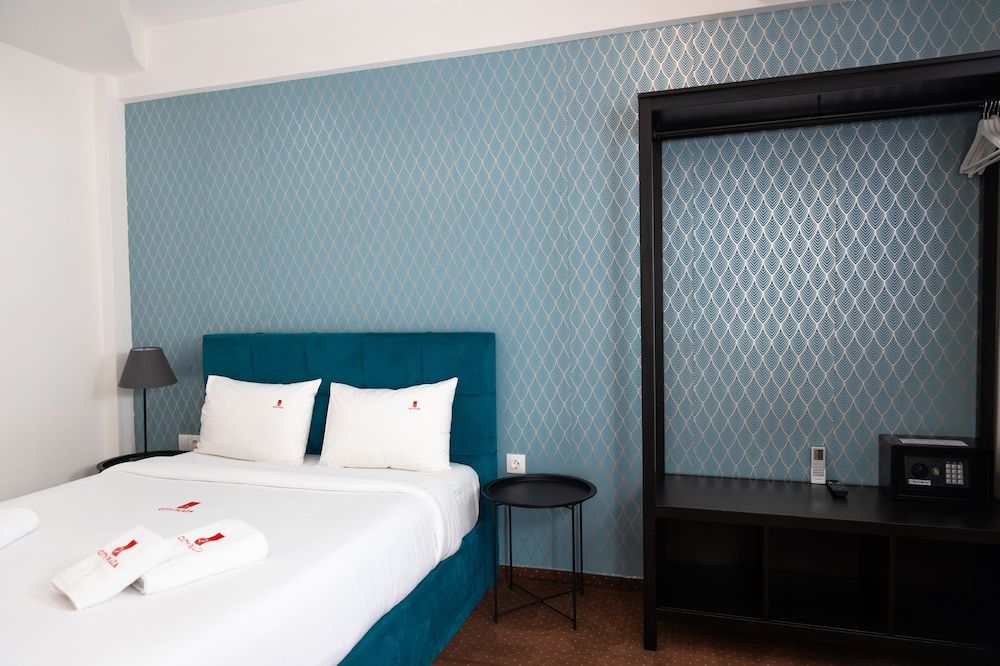 City Plaza Apartments & Rooms