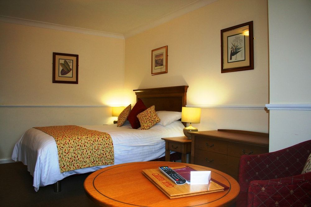 Queens Head Inn Double Room (1 King Bed) 4