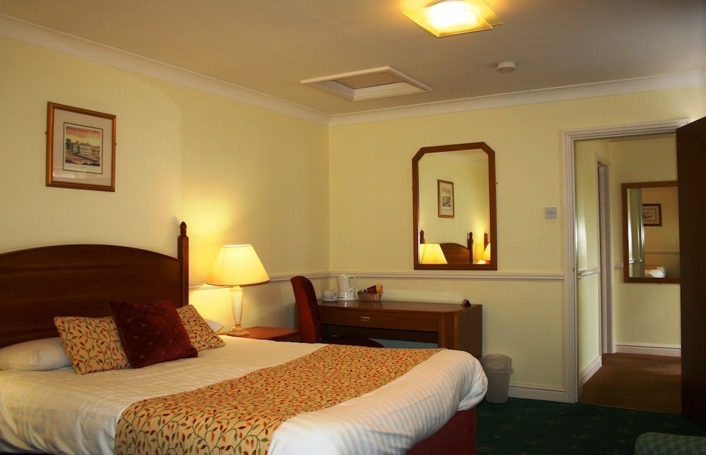 Queens Head Inn Double Room (1 King Bed) 3