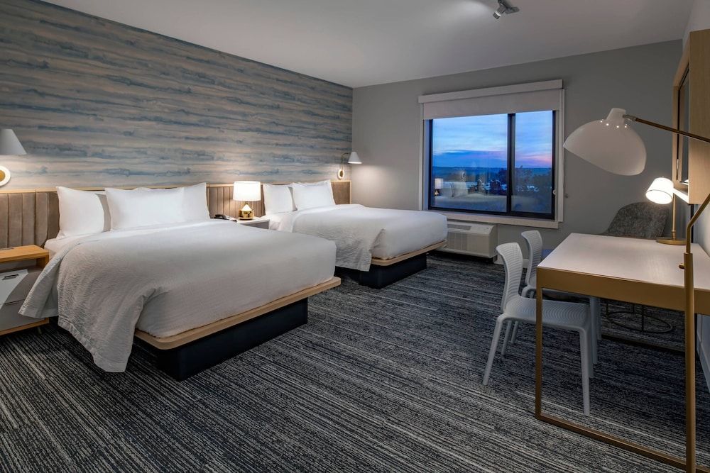 Studio, 2 Queen Beds (Hearing Accessible)