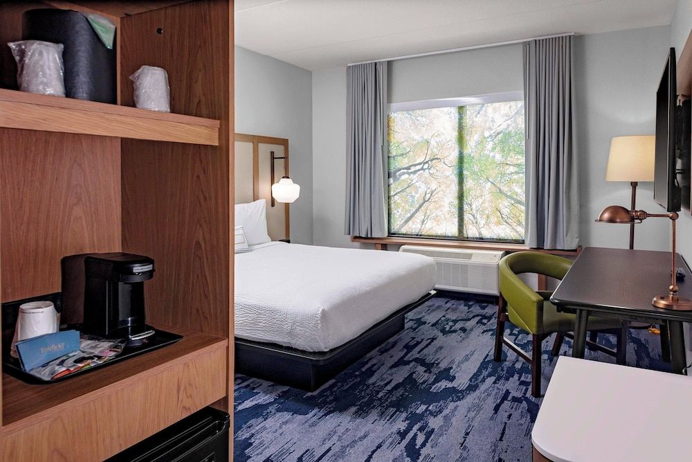 Room, 1 King Bed, Non Smoking (Hearing Accessible)