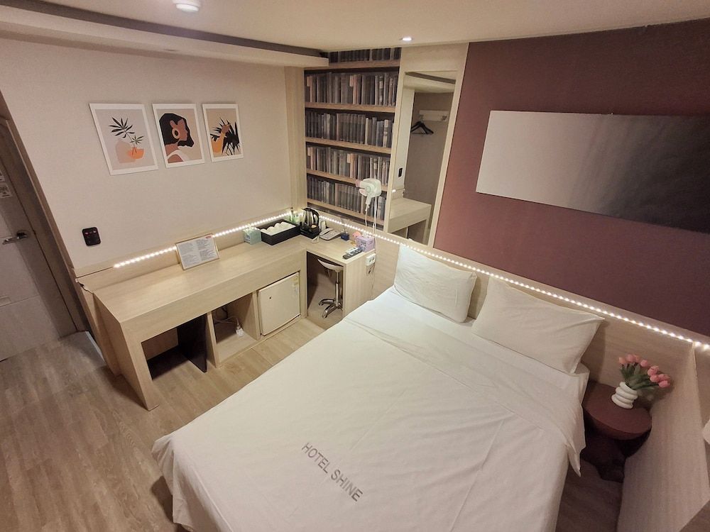 Shine Hotel Standard Room 5