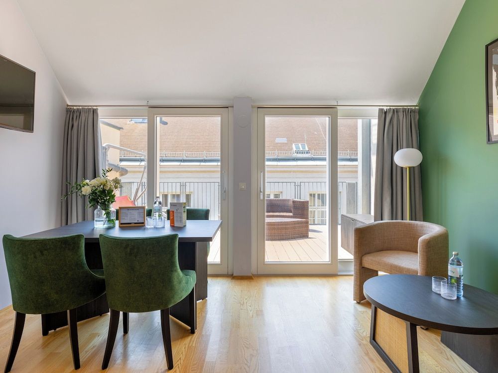 undefined Numa Vienna Strauss 5