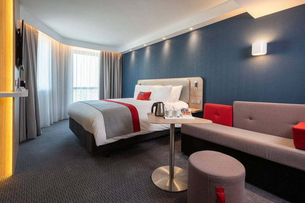 Holiday Inn Express Rouen Centre - Rive Gauche by IHG Standard Room, 1 Queen Bed 6