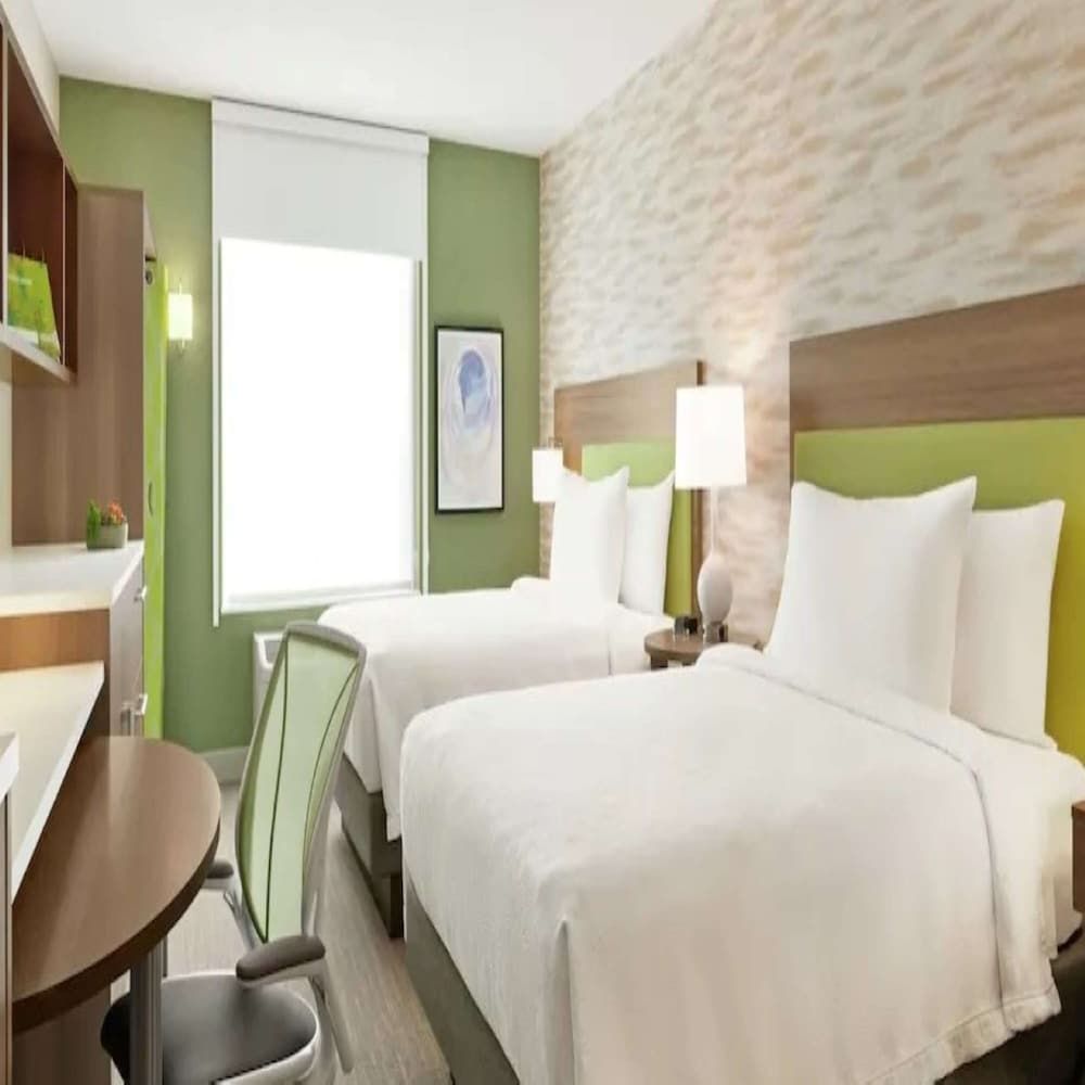 Studio, 2 Queen Beds, Accessible, Bathtub