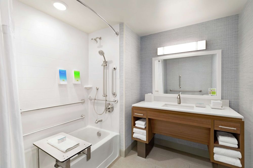 Suite, 1 King Bed, Accessible (Hearing)