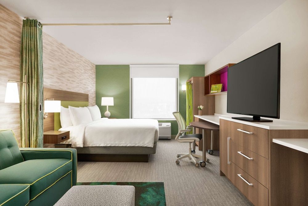Suite, 1 King Bed, Accessible (Hearing)
