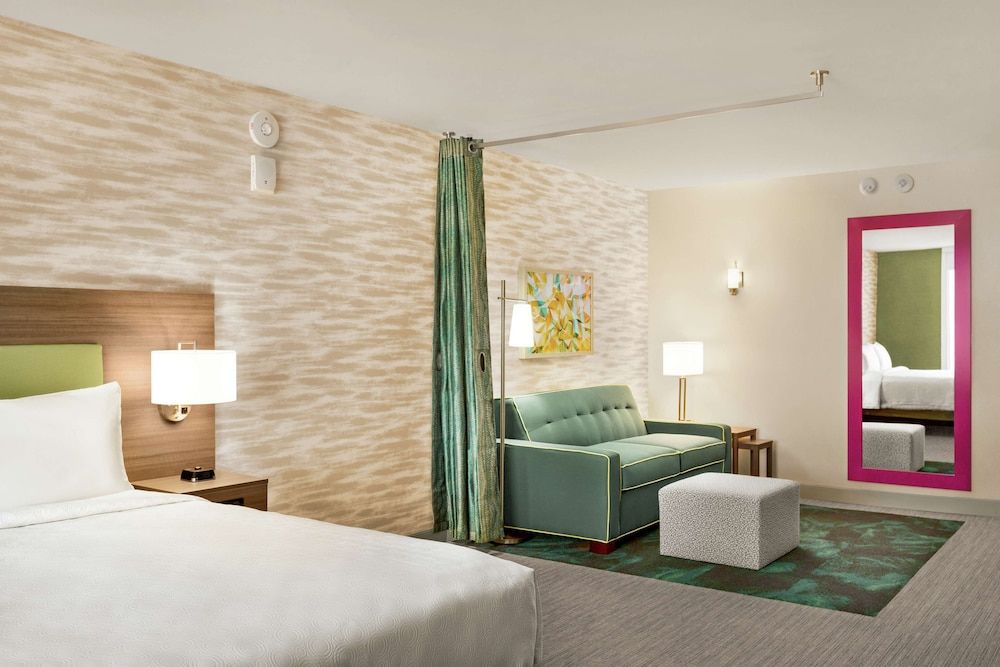 Studio, 1 King Bed, Accessible, Bathtub