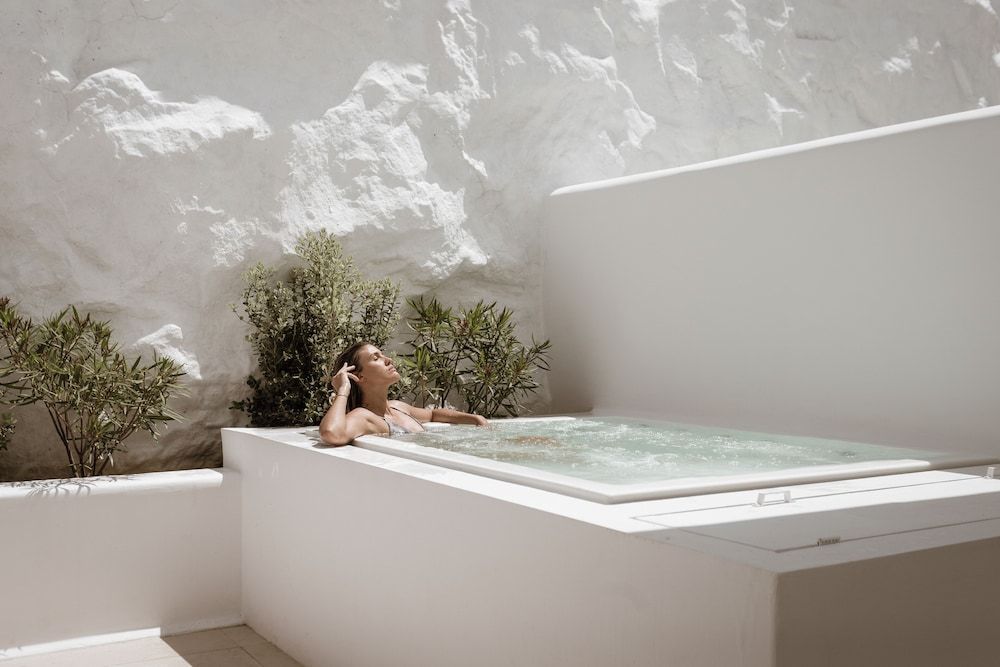 Lovia Mykonos Junior Suite, 1 King Bed, Jetted Tub 8