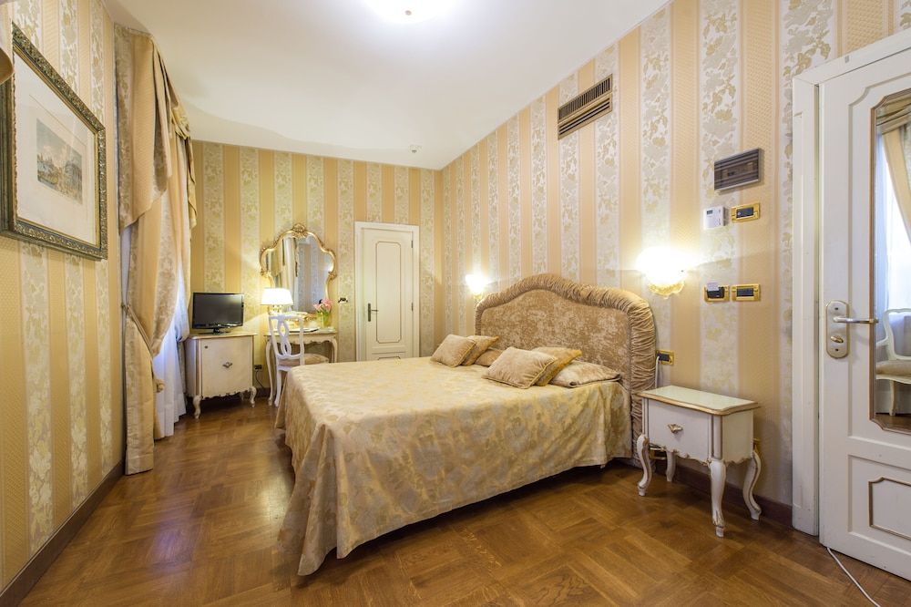 undefined Hotel San Zaccaria 9