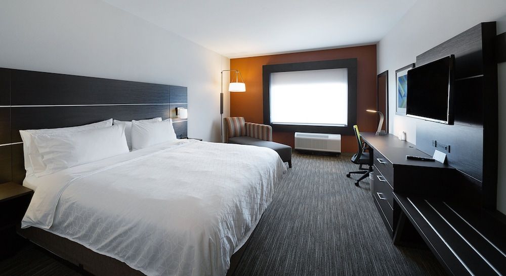 Standard Room, 1 King Bed, Accessible (Mobility)