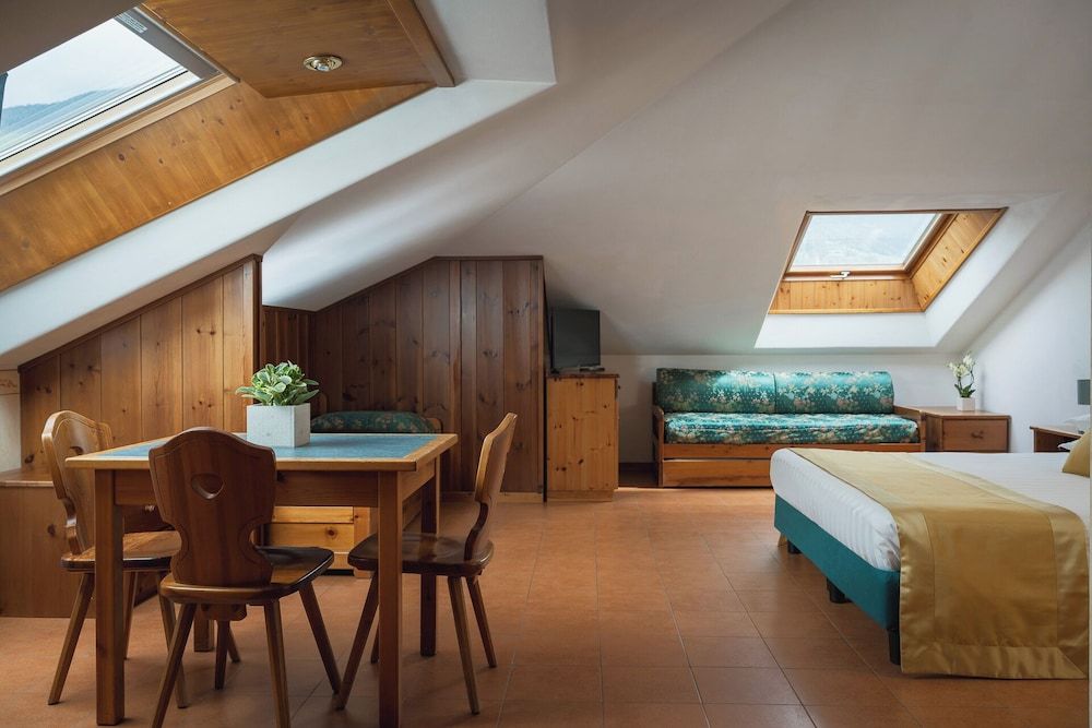 Cristallo Hotel Residence Family Room, Mountain View 5