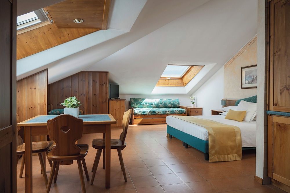 Cristallo Hotel Residence Family Room, Mountain View 4