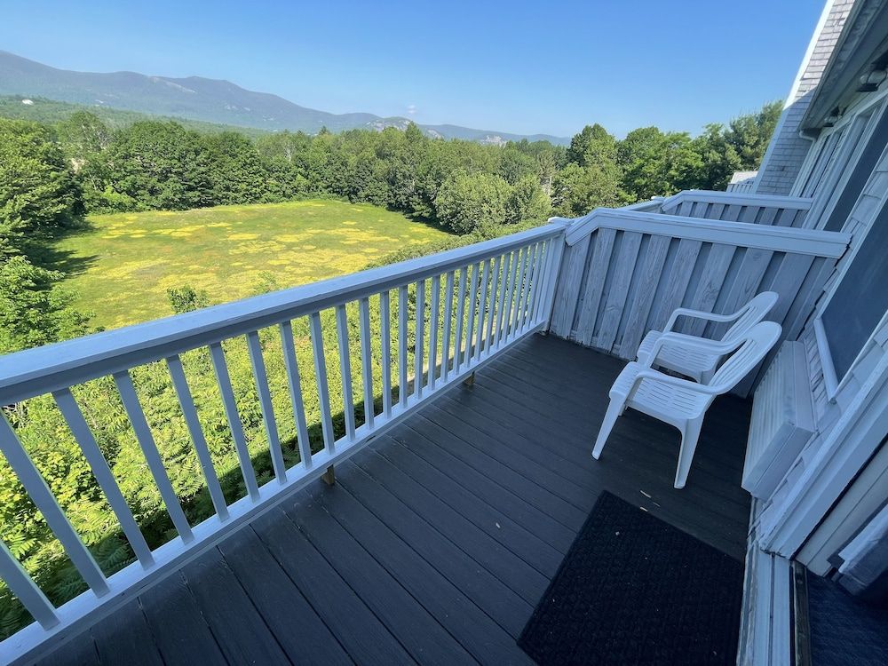 North Conway Mountain Inn Room, 1 Queen Bed 4