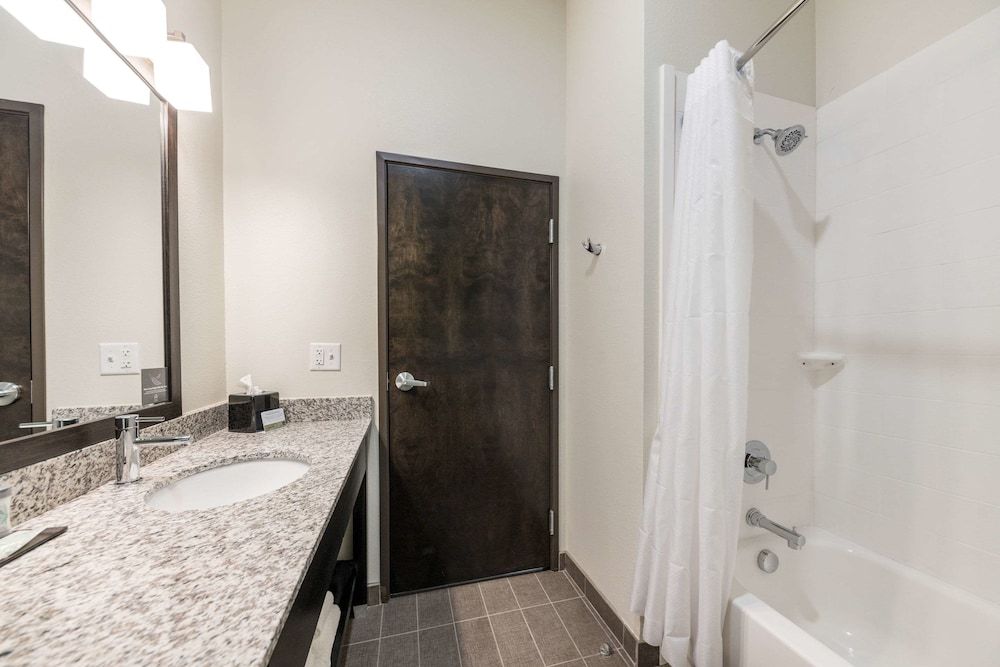 Sleep Inn Baxley Standard Room, 1 King Bed, Non Smoking 4