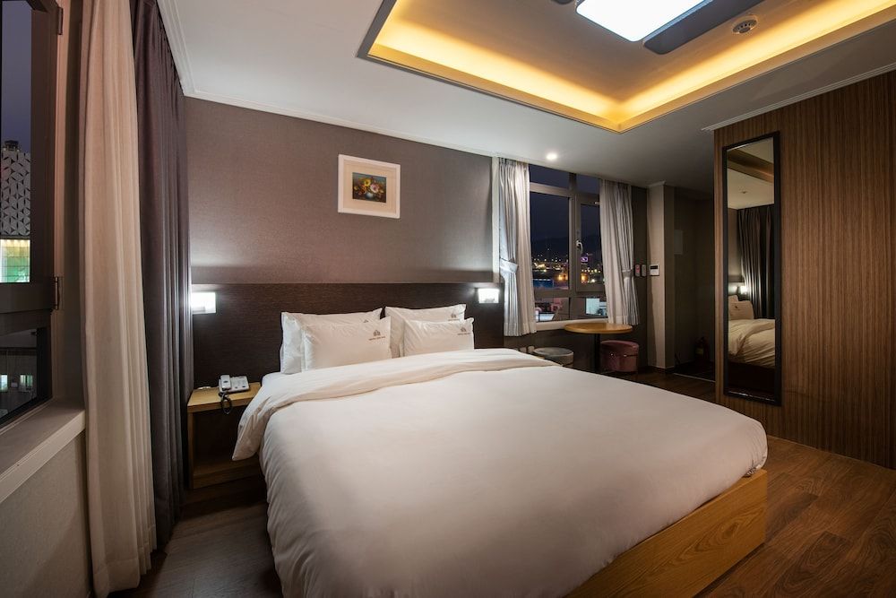 Central Park Hotel Busan Standard Double Room 5