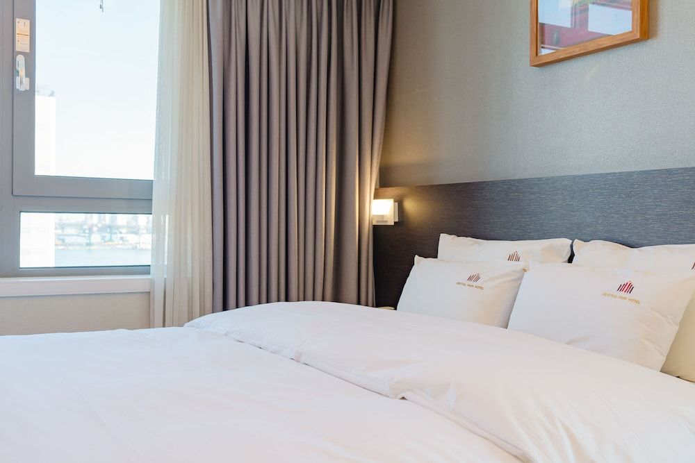 Central Park Hotel Busan Standard Double Room 12