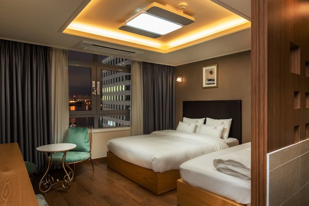 undefined Central Park Hotel Busan 9