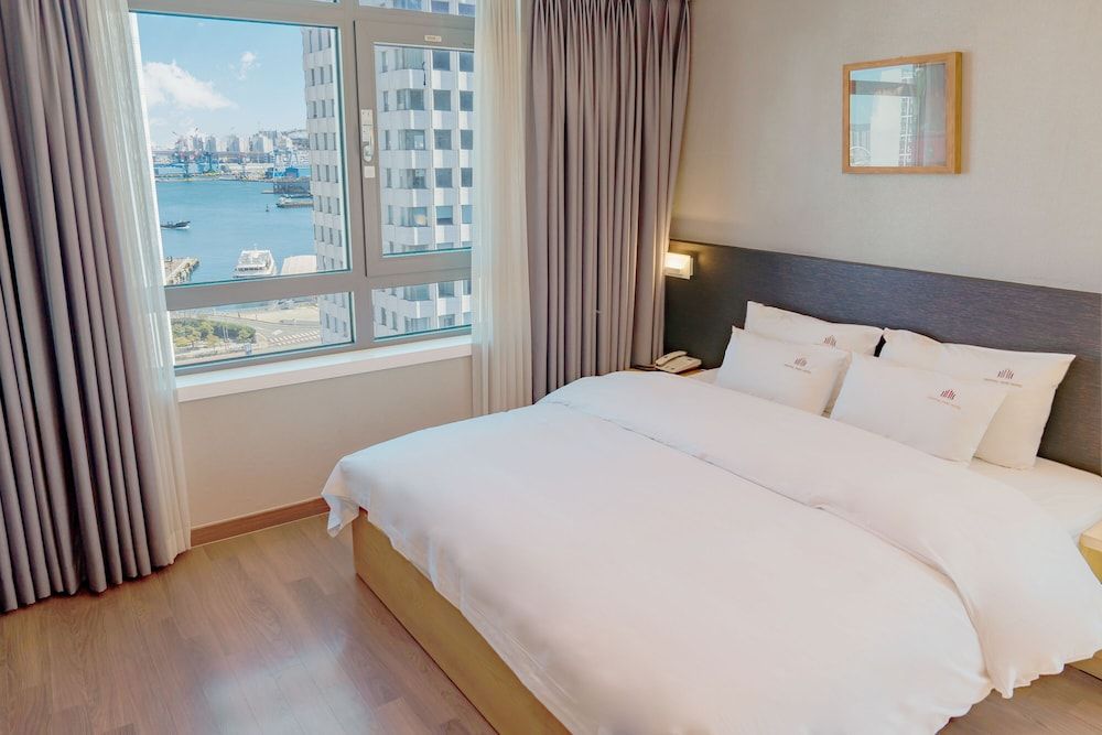 Central Park Hotel Busan Standard Double Room 8
