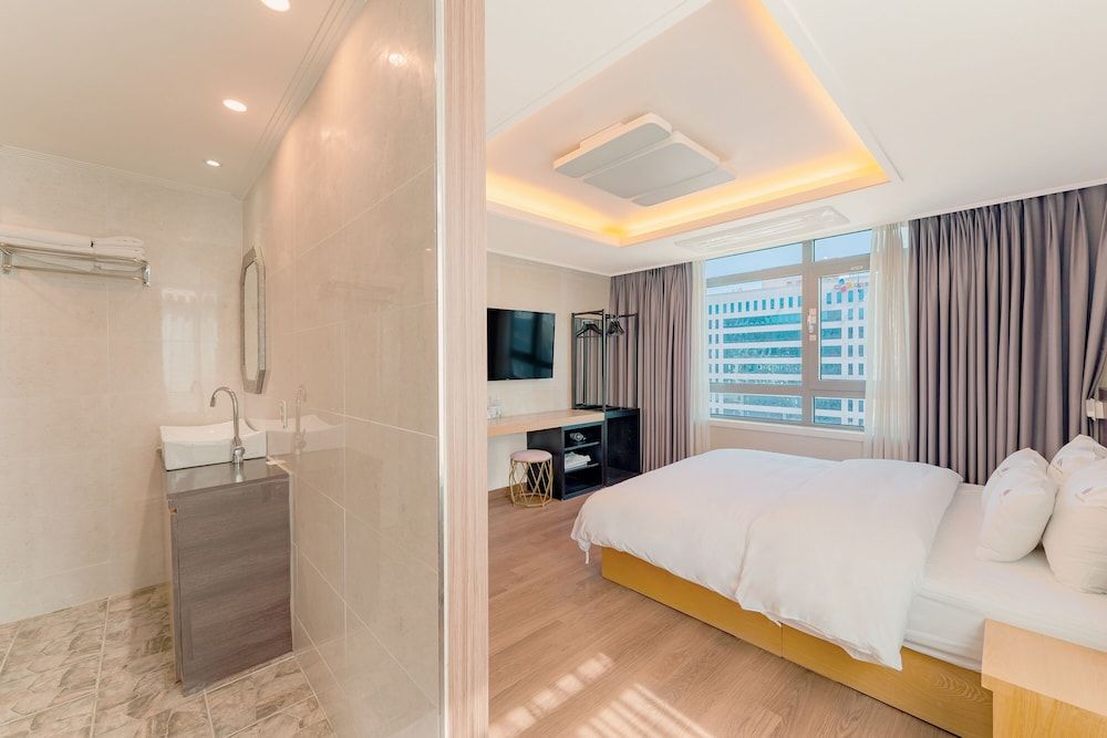 Central Park Hotel Busan Standard Double Room 2