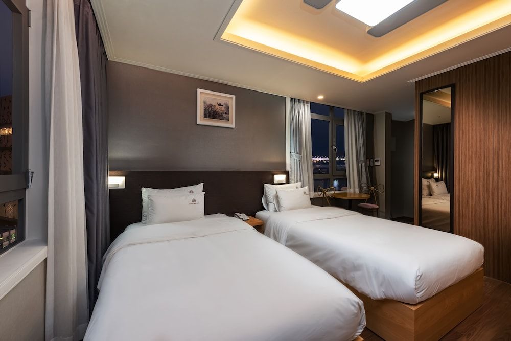 undefined Central Park Hotel Busan 3