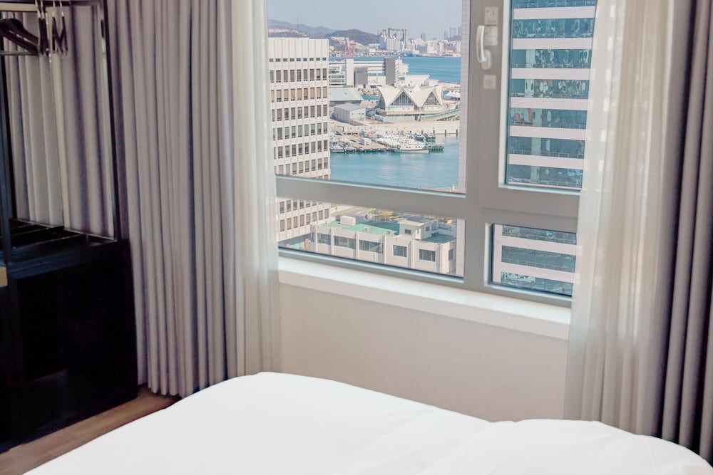 Central Park Hotel Busan Standard Double Room 17