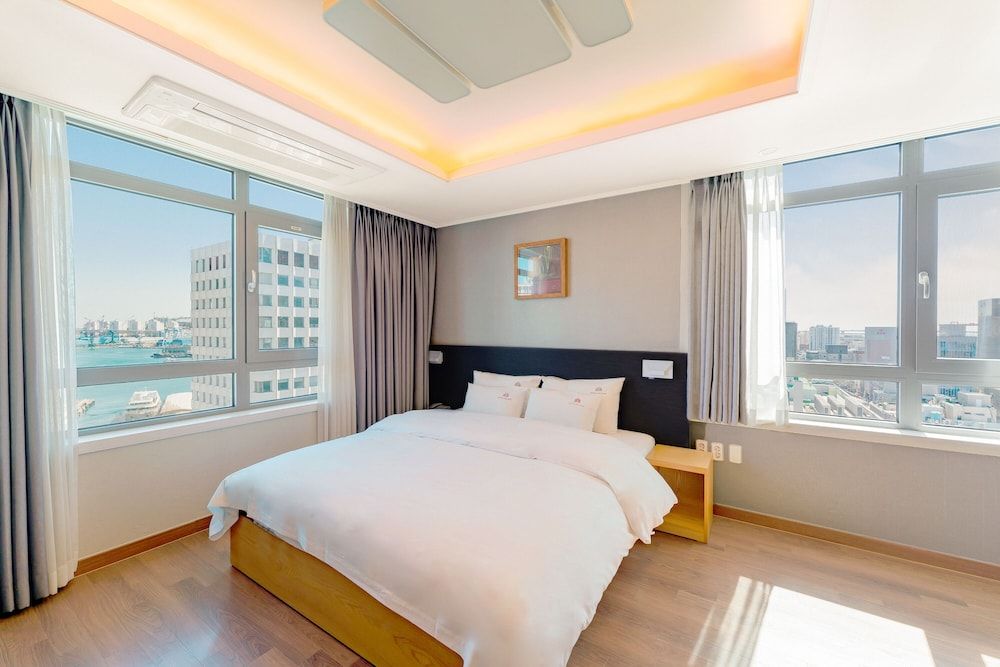 Central Park Hotel Busan Standard Double Room 7