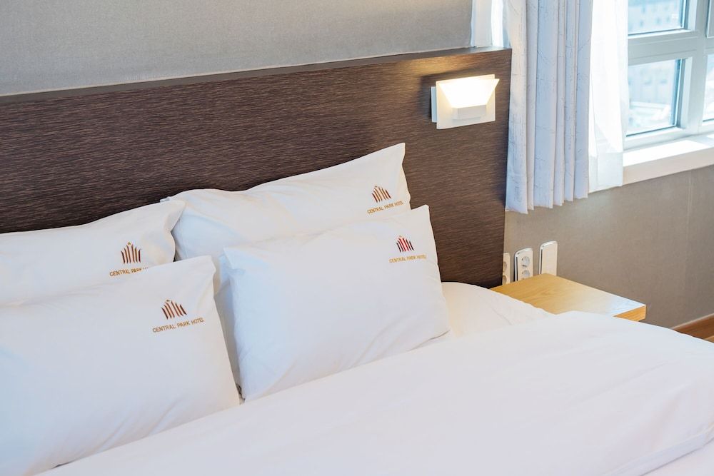 Central Park Hotel Busan Standard Double Room 11