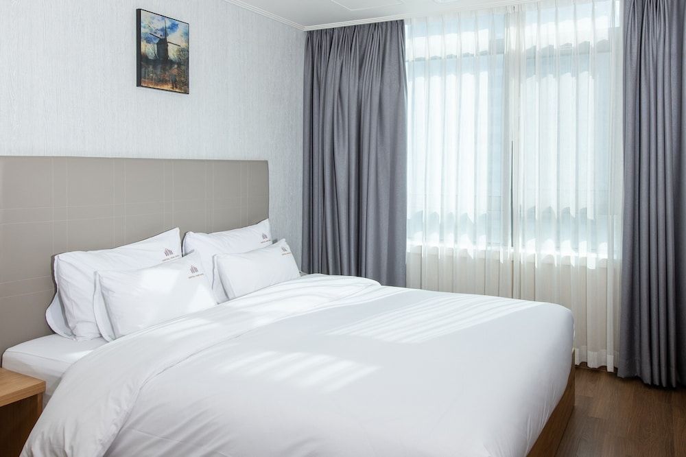 Central Park Hotel Busan Standard Double Room 6