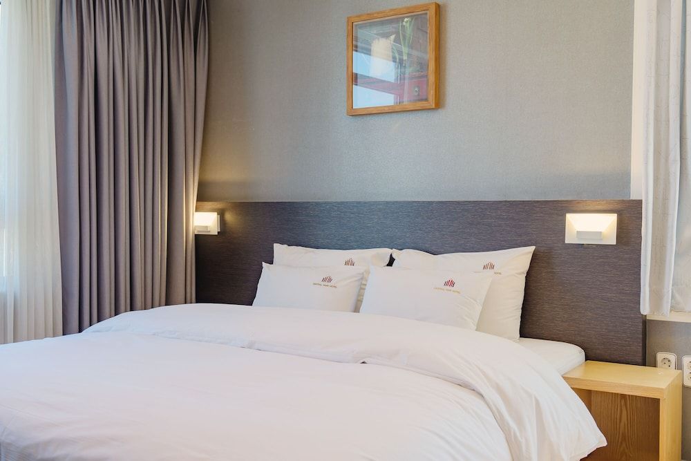 Central Park Hotel Busan Standard Double Room 9