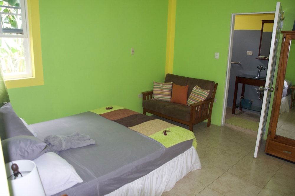 Room, 1 Queen Bed, Kitchen