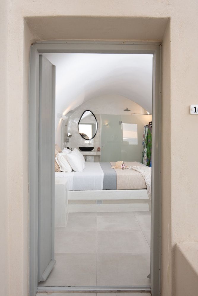 Caldera Cliff Illusion Cave Suite, Caldera View, Outdoor Hot Tub 3