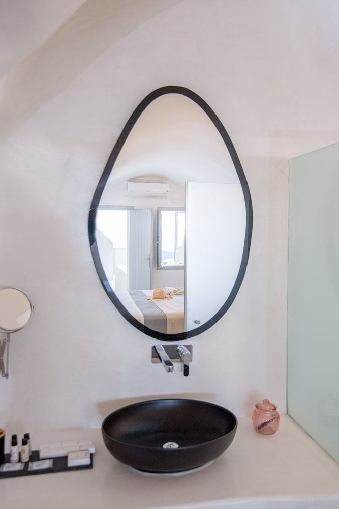 Caldera Cliff Illusion Cave Suite, Caldera View, Outdoor Hot Tub 7