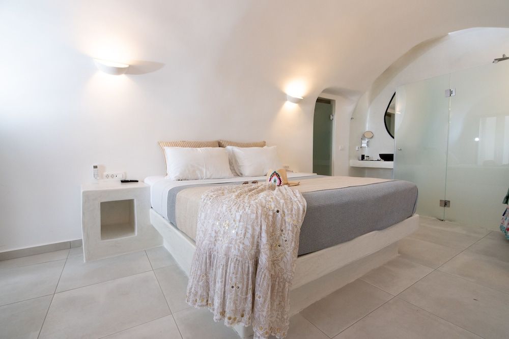 Caldera Cliff Illusion Cave Suite, Caldera View, Outdoor Hot Tub 2