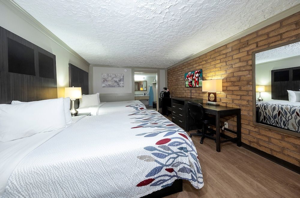 Deluxe Room, 2 Queen Beds (Smoke Free)
