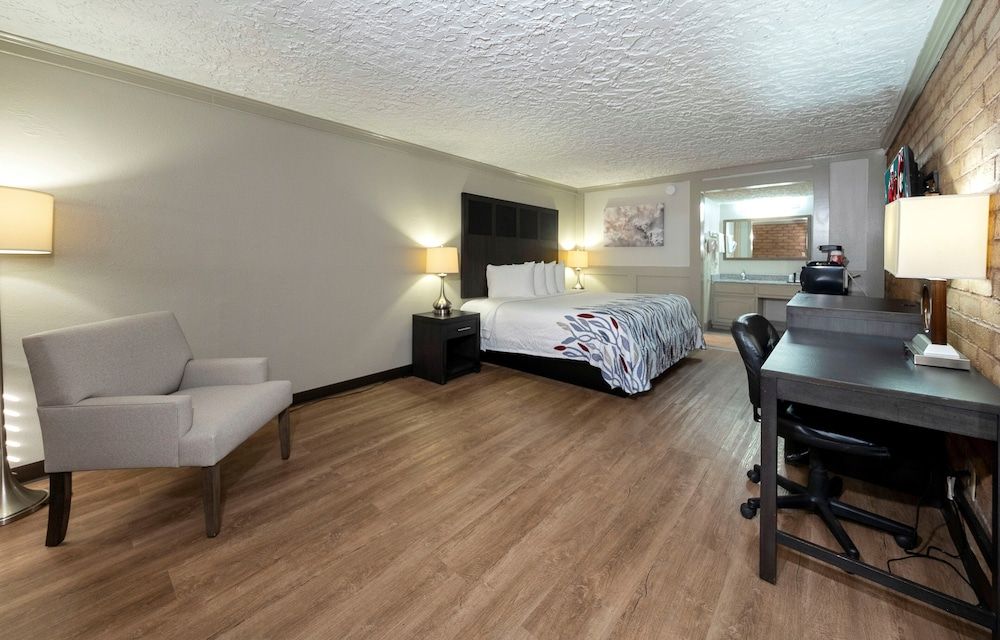 Superior Room, 1 King Bed, Accessible (Smoke Free)