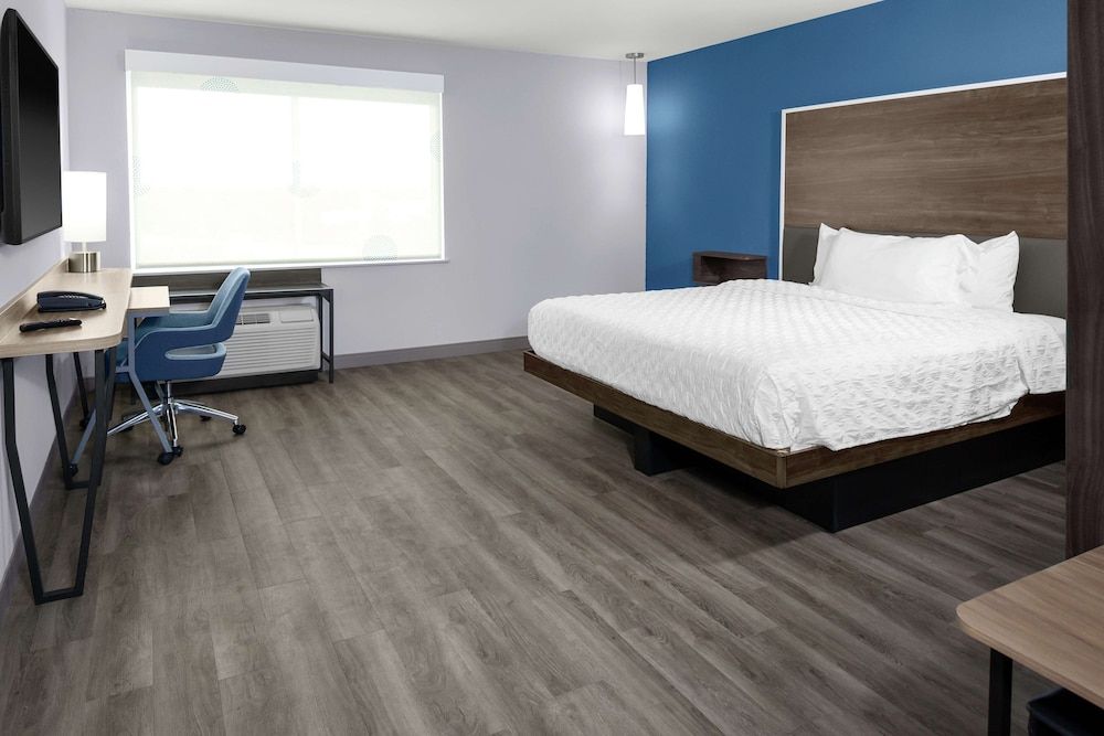 Room, 1 King Bed, Accessible, Bathtub