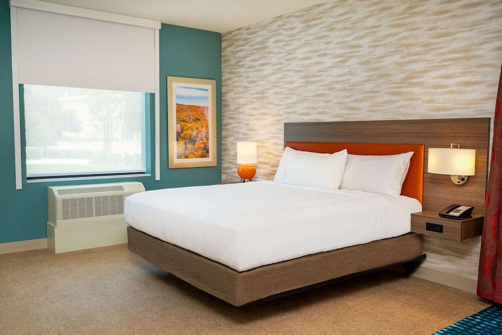 Suite, 1 King Bed, Accessible, Bathtub