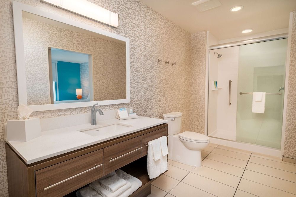 Suite, 1 King Bed, Accessible (Hearing)